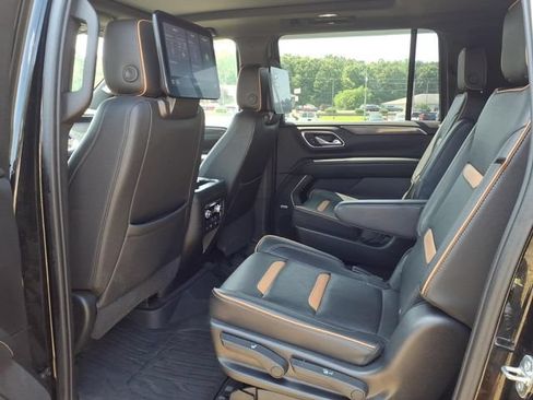 Used 2021 GMC Yukon XL AT4 w/ AT4 Premium Plus Package AWD/4WD image 6