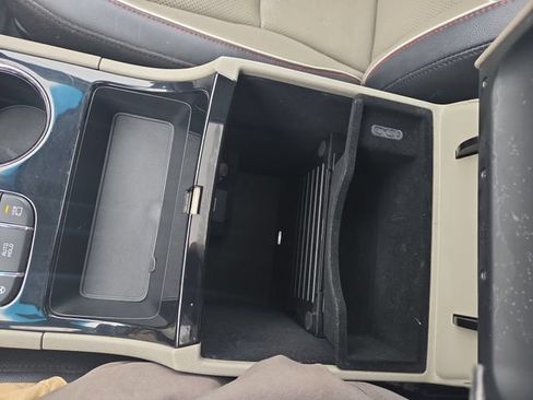 Used 2021 Kia Sedona SX FWD image 24
