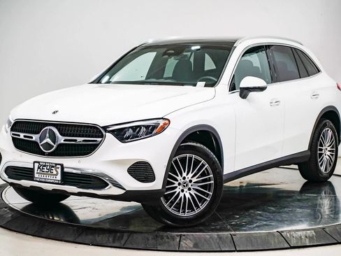 Used 2025 Mercedes-Benz GLC 300 image 1