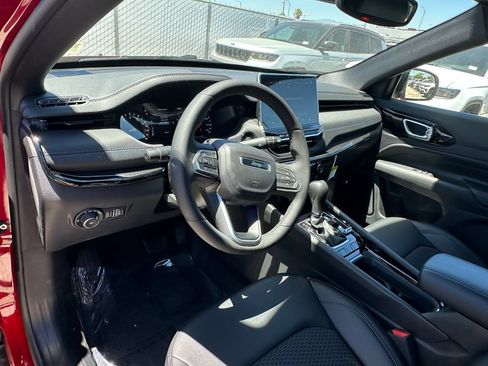 New 2026 Jeep Compass Latitude AWD/4WD image 18
