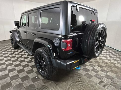 Used 2023 Jeep Wrangler Unlimited Sahara w/ Cold Weather Group AWD/4WD image 5