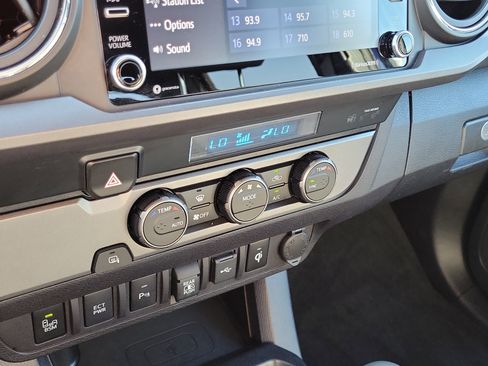 Used 2022 Toyota Tacoma TRD Sport image 18