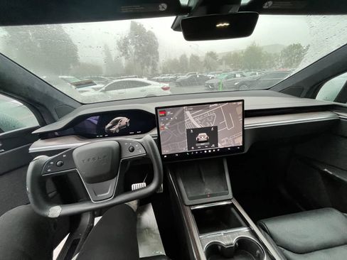 Used 2023 Tesla Model X image 6