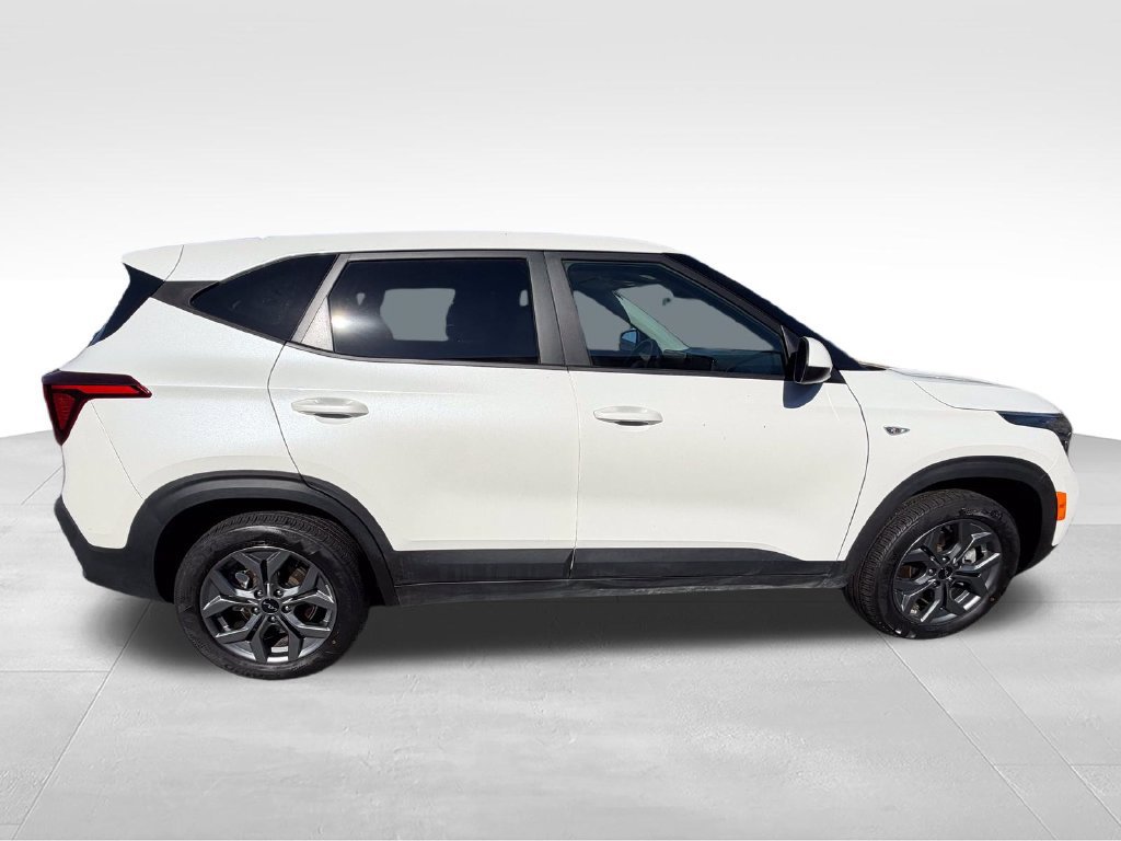 Used 2024 Kia Seltos LX AWD/4WD image 7