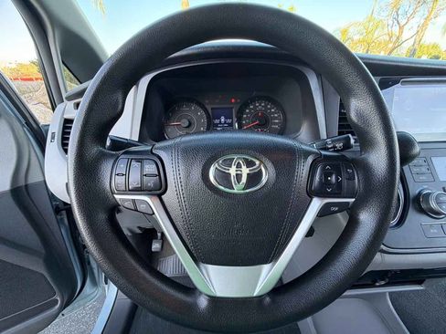 Used 2015 Toyota Sienna LE FWD image 26