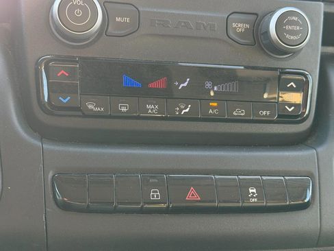 Used 2024 RAM ProMaster 2500 w/ Convenience Group image 23