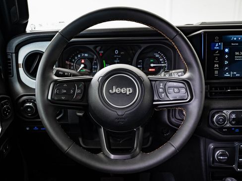 Used 2024 Jeep Wrangler Unlimited w/ Convenience Group image 38