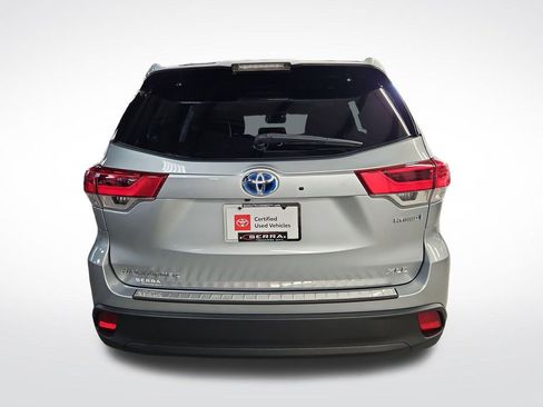 Certified 2019 Toyota Highlander XLE AWD/4WD image 4