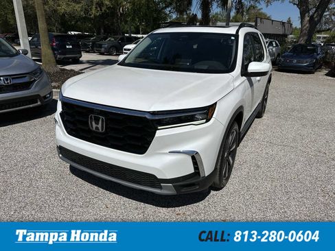 Used 2025 Honda Pilot Elite image 1