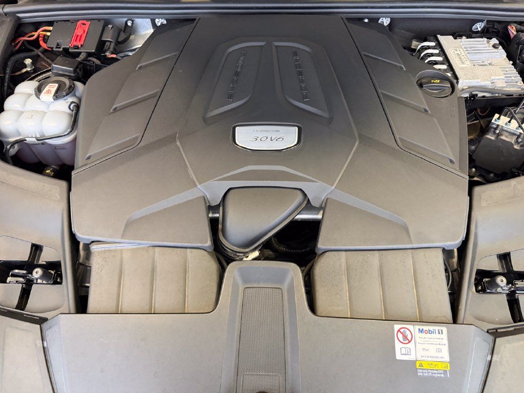 Certified 2023 Porsche Cayenne Platinum Edition AWD/4WD image 28
