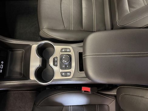 Used 2023 GMC Terrain Denali AWD/4WD image 19