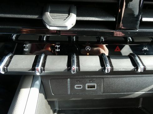 Used 2024 Chevrolet Colorado ZR2 w/ ZR2 Convenience Package III image 28