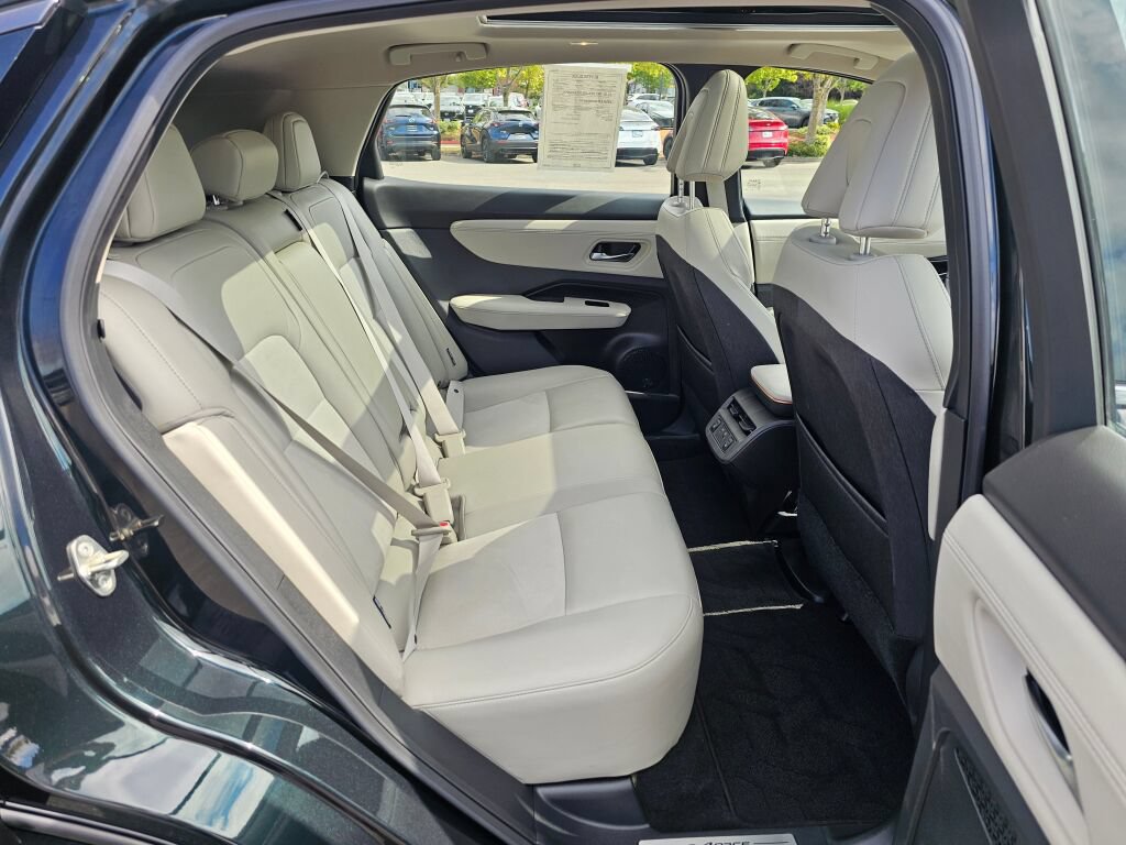 Used 2024 Nissan Ariya AWD image 28