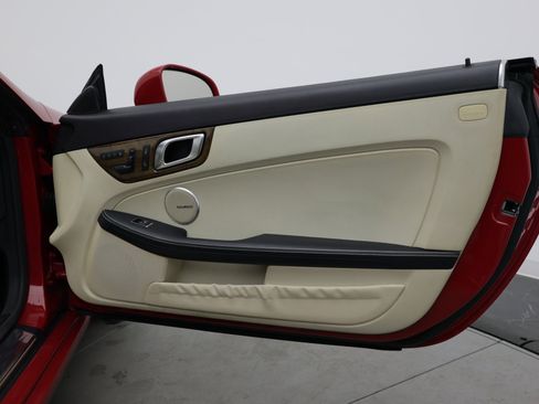 Used 2015 Mercedes-Benz SLK 250 image 31