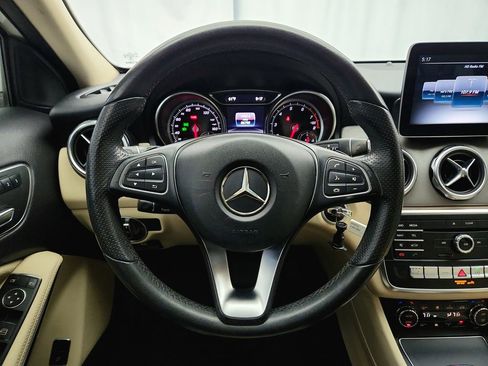 Used 2018 Mercedes-Benz GLA 250 image 13