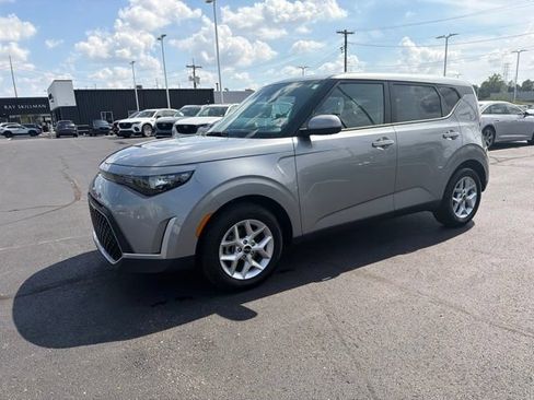 Used 2025 Kia Soul LX w/ LX Technology Package FWD image 18