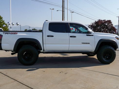 Certified 2023 Toyota Tacoma TRD Off-Road AWD/4WD image 9