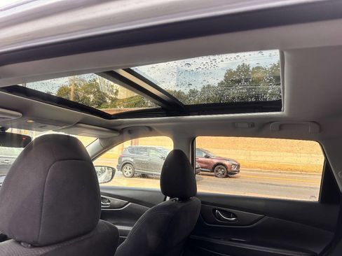 Used 2015 Nissan Rogue SV w/ SV Premium Package image 11