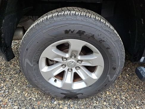 Used 2021 RAM 1500 Laramie AWD/4WD image 7