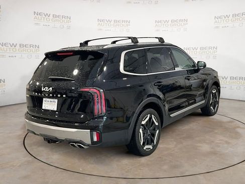 Used 2024 Kia Telluride EX w/ EX Captain's Chair Package FWD image 5