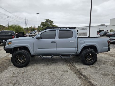 Used 2021 Toyota Tacoma TRD Sport w/ Technology Package image 7