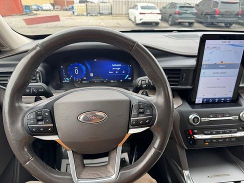 Used 2020 Ford Explorer Platinum w/ Premium Technology Package image 13
