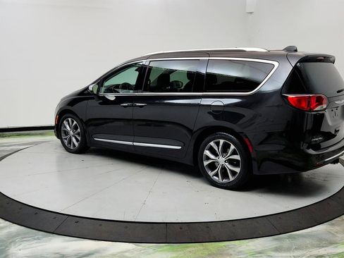 Used 2018 Chrysler Pacifica Limited image 7