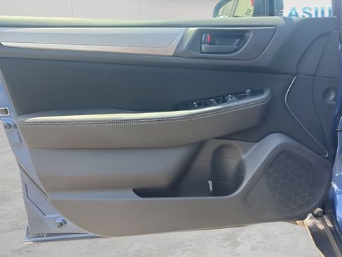 Used 2019 Subaru Outback 2.5i AWD/4WD image 9