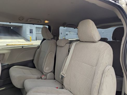 Certified 2017 Toyota Sienna LE image 23