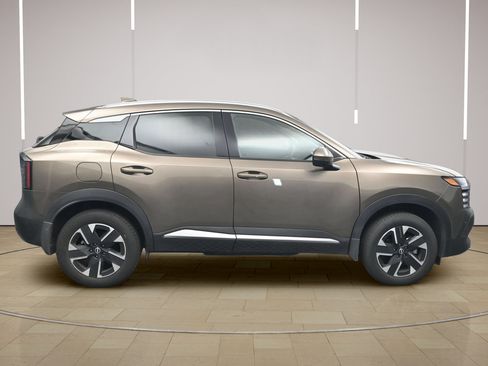 Certified 2025 Nissan Kicks SR FWD image 8