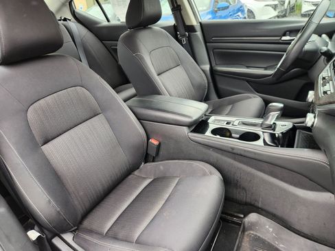 Used 2024 Nissan Altima 2.5 SV w/ SV Premium Package FWD image 15
