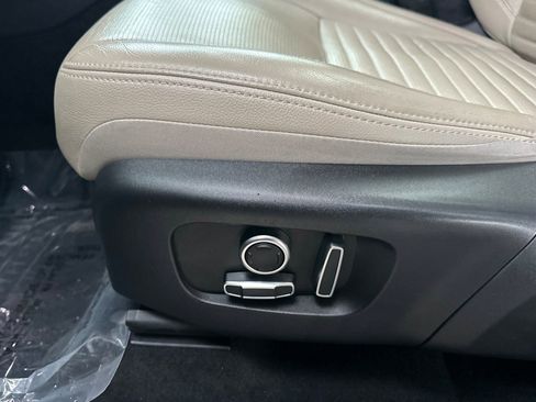 Used 2021 Land Rover Discovery Sport SE image 14