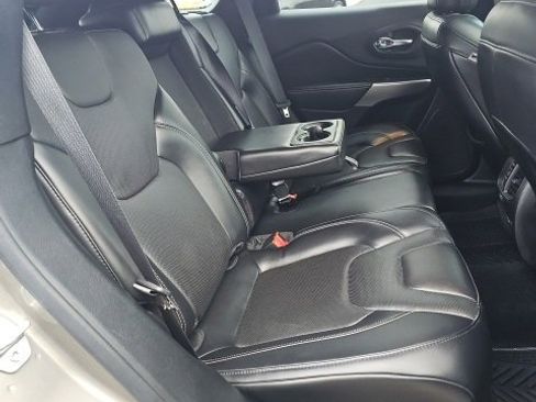 Used 2021 Jeep Cherokee Latitude Lux 80th Anniv w/ Quick Order Package 2YU 80th image 16