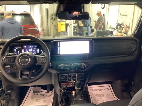 Used 2025 Jeep Wrangler Unlimited Rubicon 4xe w/ Safety Group image 15