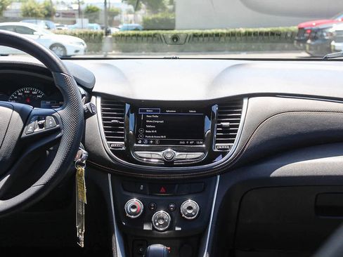 Used 2018 Chevrolet Trax LS AWD/4WD image 18