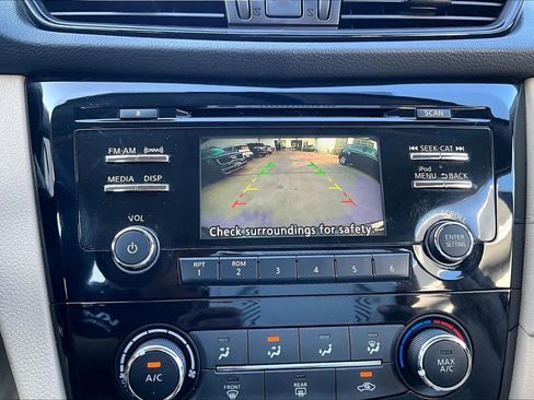 Used 2017 Nissan Rogue S FWD image 28