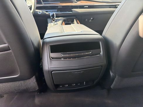 Used 2022 Cadillac Escalade ESV Premium Luxury Platinum image 28