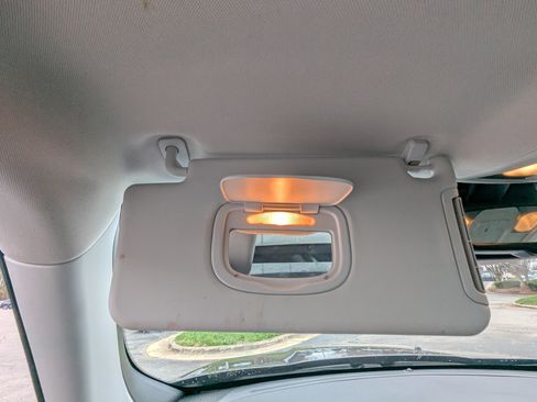 Used 2020 Jeep Renegade Latitude w/ Popular Equipment Group image 27