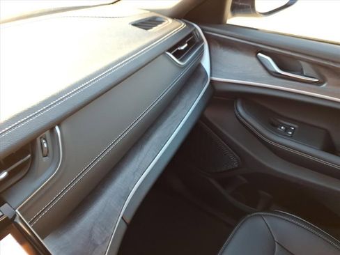 New 2025 Jeep Grand Cherokee Limited image 29