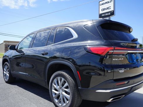 Used 2025 Buick Enclave Preferred FWD image 3