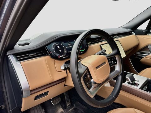 Used 2025 Land Rover Range Rover SE AWD/4WD image 9