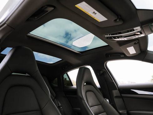 Used 2018 Porsche Panamera 4S image 26