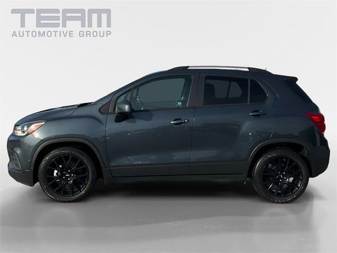 Used 2022 Chevrolet Trax LT w/ Sport Edition image 4