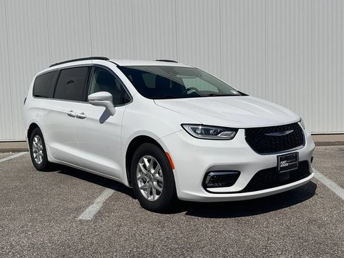 Used 2022 Chrysler Pacifica Touring-L FWD image 9