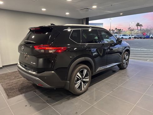 Used 2023 Nissan Rogue SL w/ SL Premium Package image 6