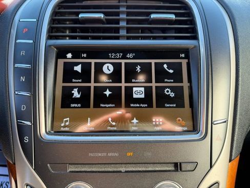 Used 2016 Lincoln MKX Select image 24