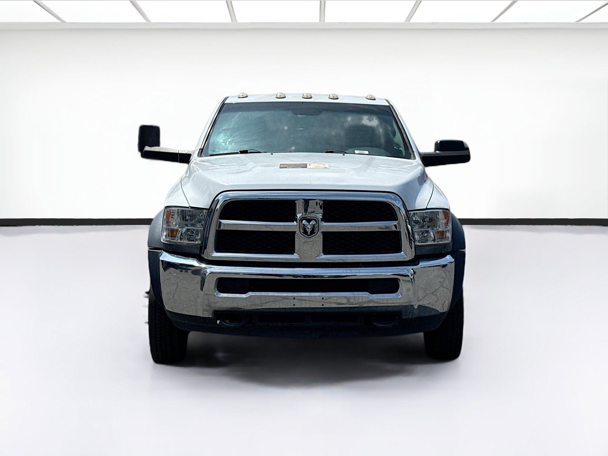 Used 2018 RAM 5500 Tradesman w/ Power & Remote Entry Group RWD image 2