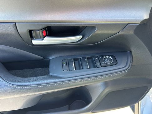 Used 2024 Toyota Grand Highlander XLE image 4