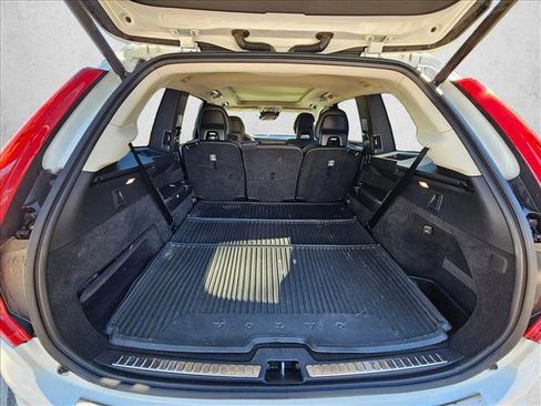 Used 2017 Volvo XC90 T6 Momentum w/ Vision Package image 15