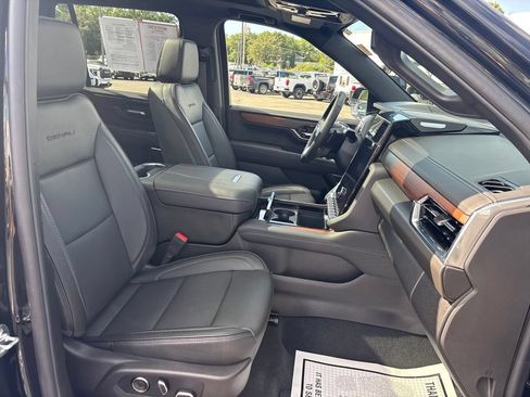 Used 2026 GMC Yukon Denali w/ Sun & Power Step Package AWD/4WD image 15